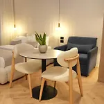 Nea Deluxe Apart-Hotel