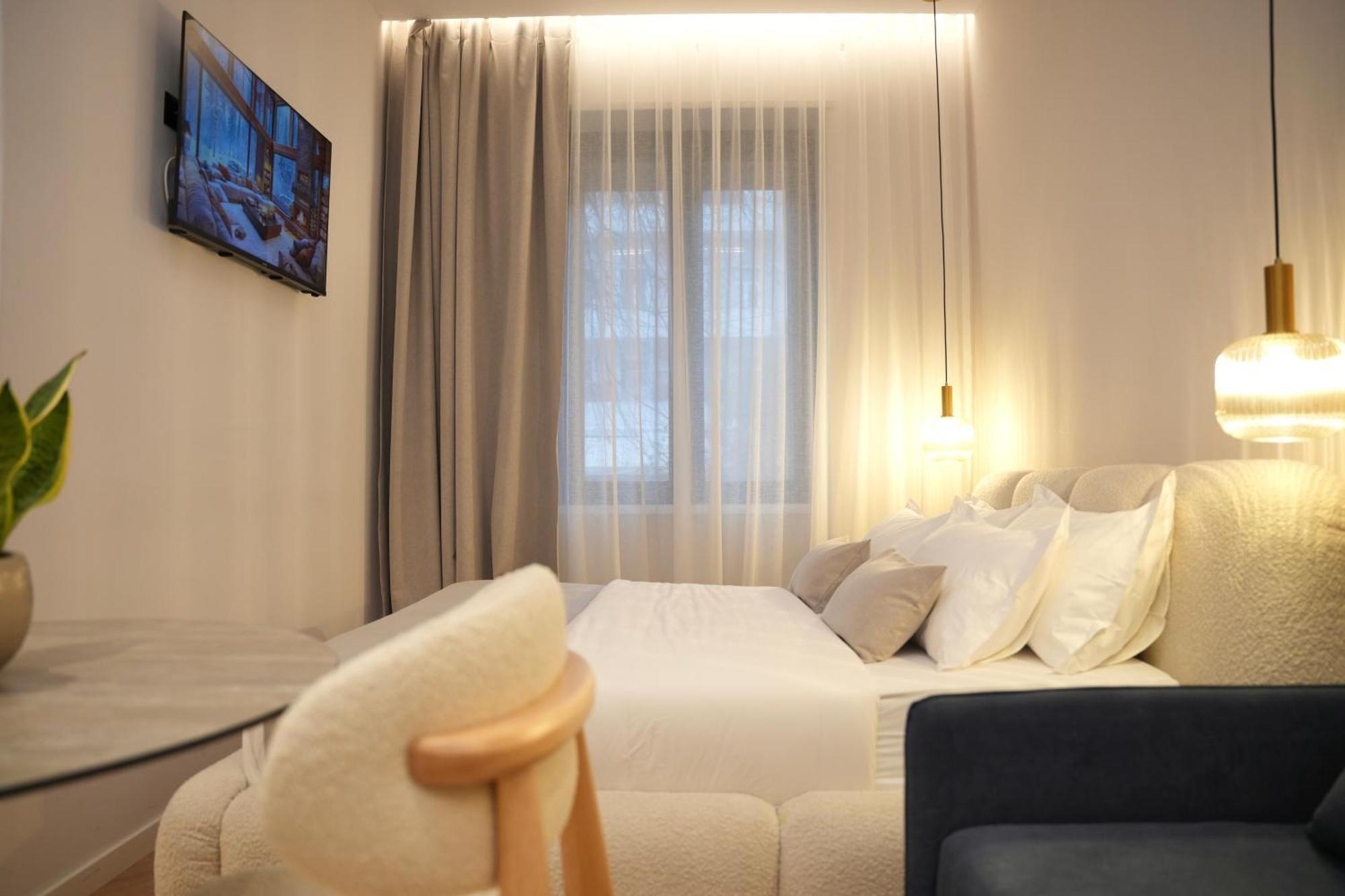 Nea Deluxe Tirana